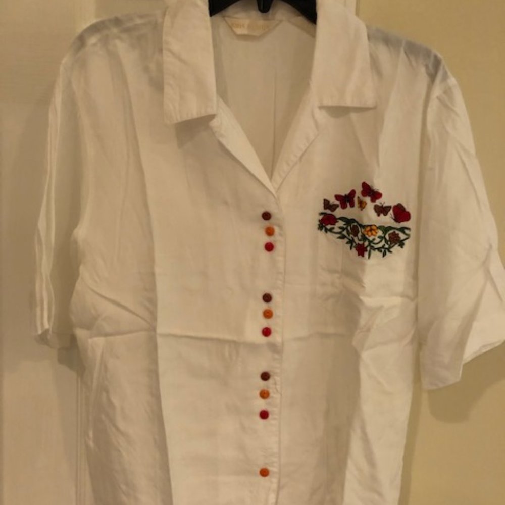 John Henry color embroidered white blouse